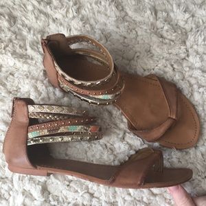 Francesca’s flat Sandals with thong toe size 6.5